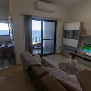 2-bedroom-seafront-apartment.qawrahotelsmalta.org/